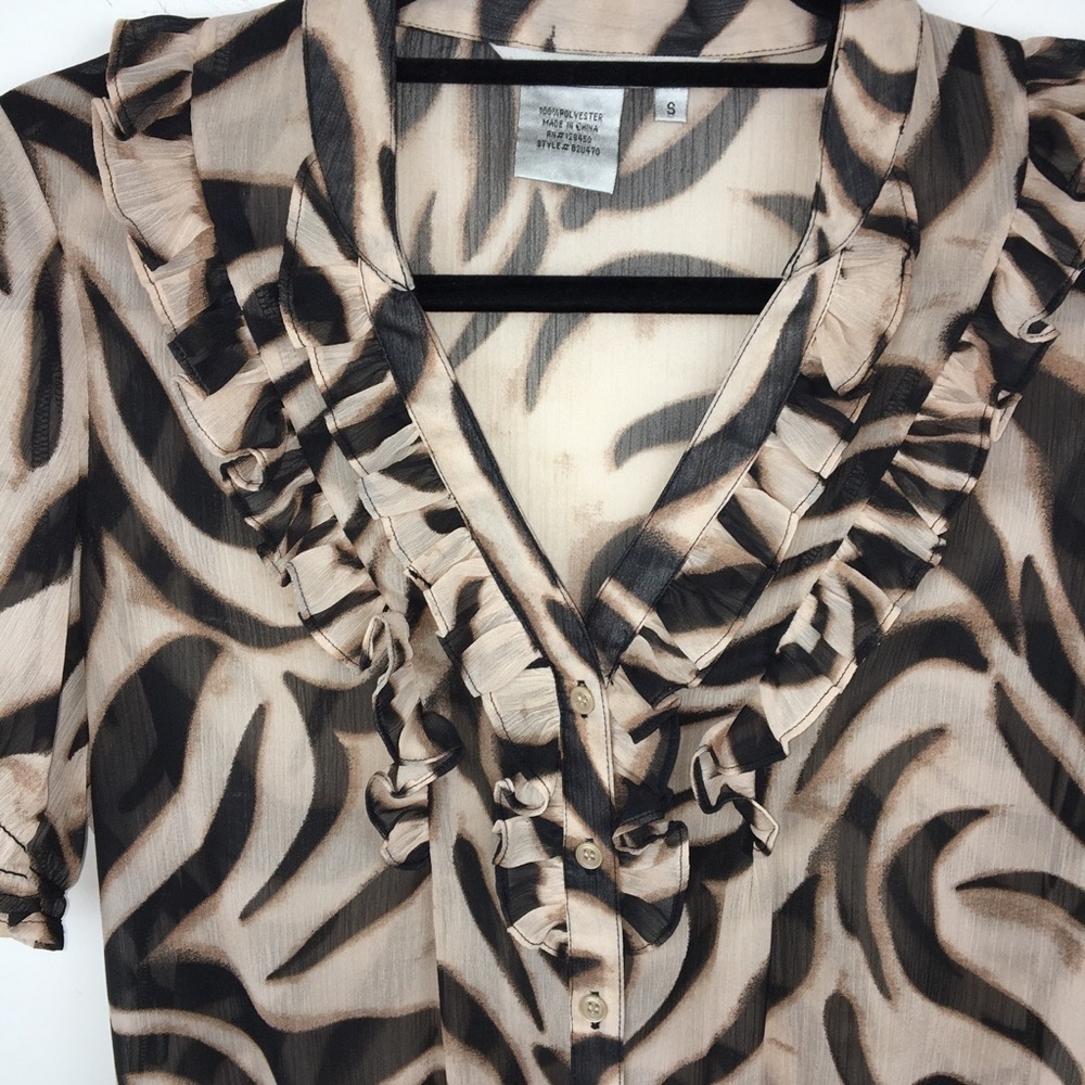 🐶 Fred David Short Sleeve Ruffled Animal Print - Picture 6 of 8